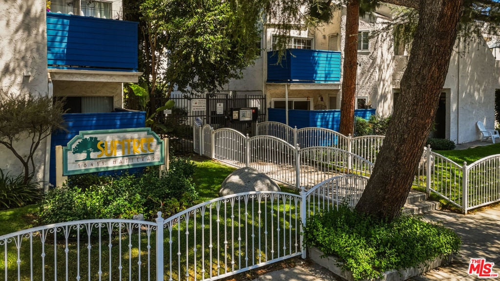 18411 Hatteras Street 218, Los Angeles CA 91356