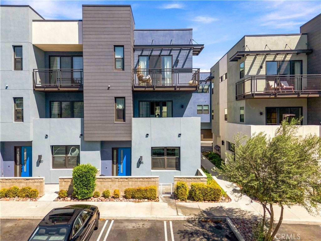 435 Village WAY