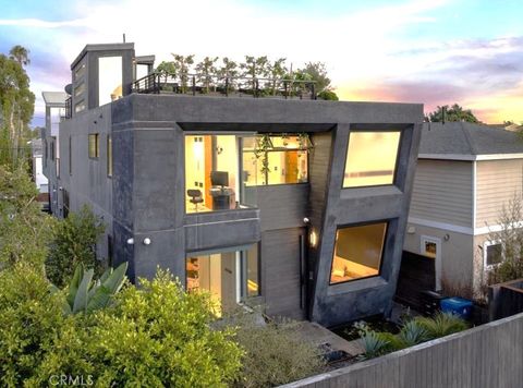 Photo of 750 California Avenue, Venice, CA 90291 (MLS # SB26049004)