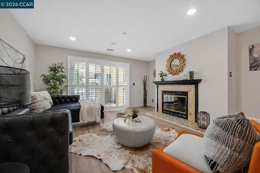 Photo of 2617 Oak Rd Rd #C, Walnut Creek, CA 94597 (MLS # 41121042)