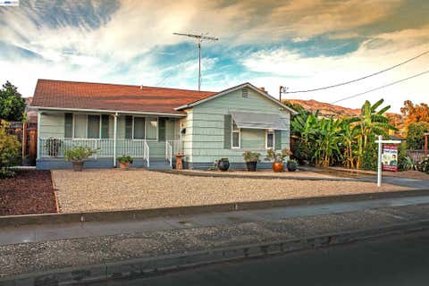 Photo of 48 N Cragmont Ave AVE, San Jose, CA 95127 (MLS # 41146111)