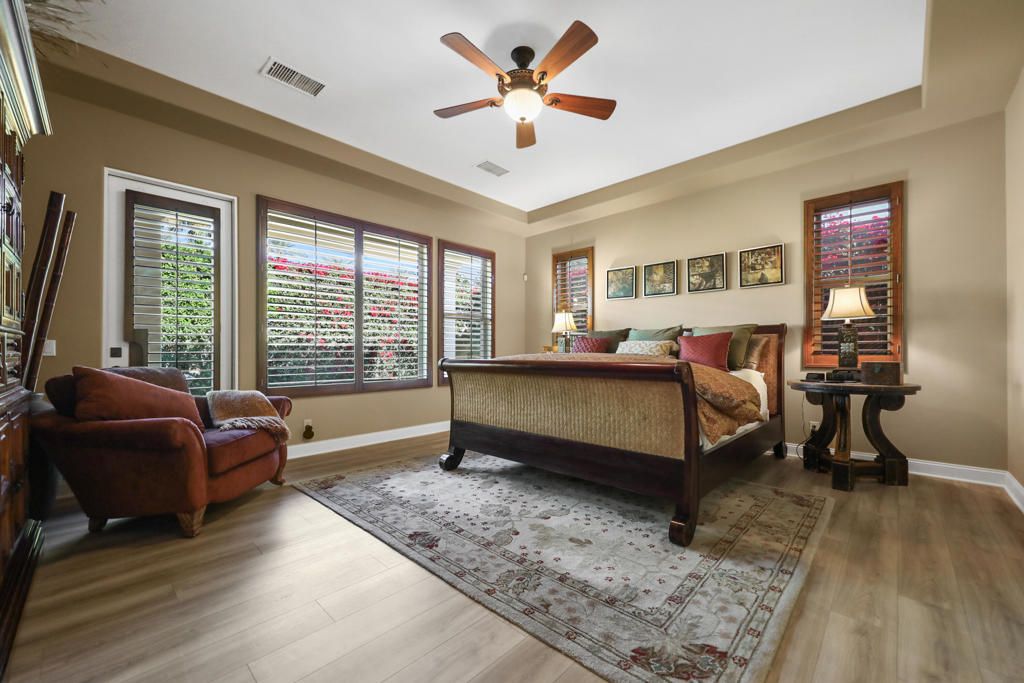 listing image 130728571544320614677