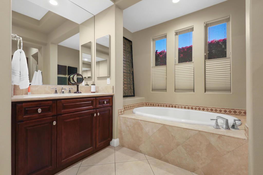 listing image 130727490574308187911