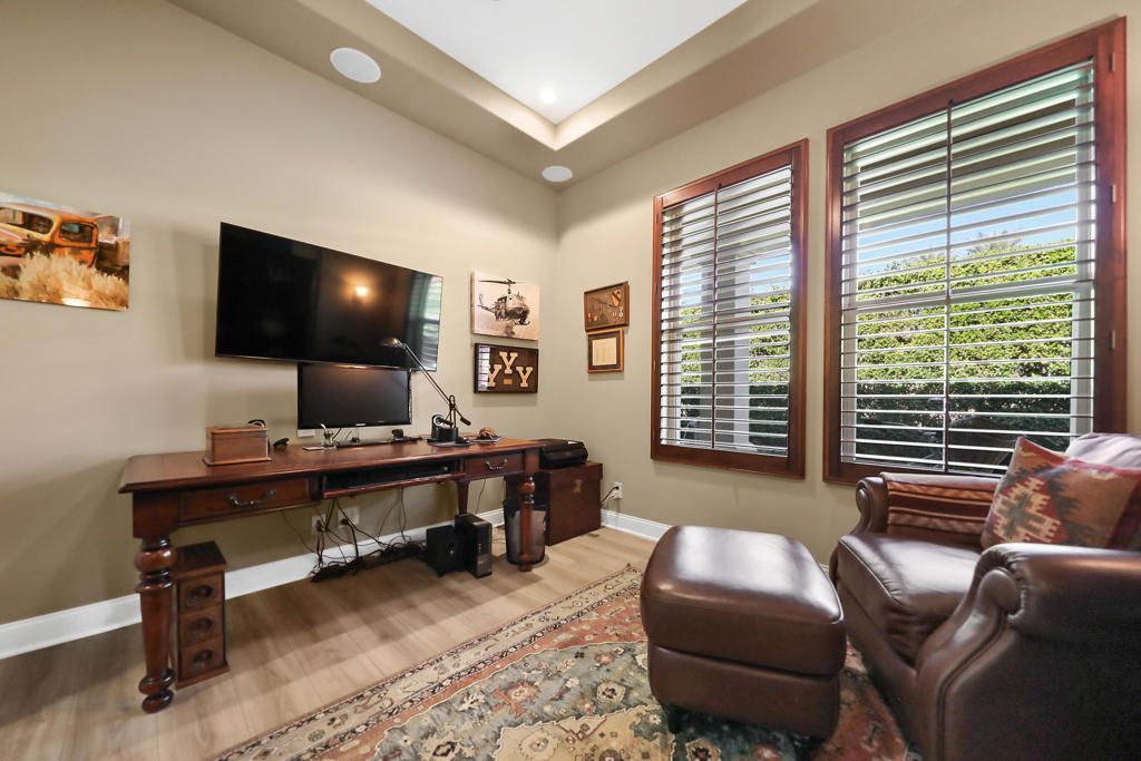 listing image 130721950339850918917