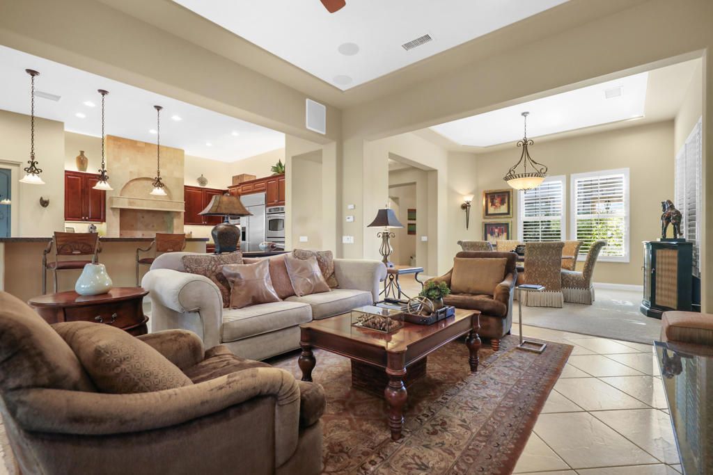 listing image 130723669352214149378