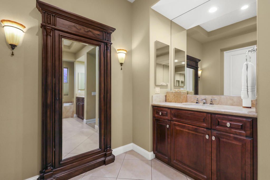 listing image 130722552603497293976