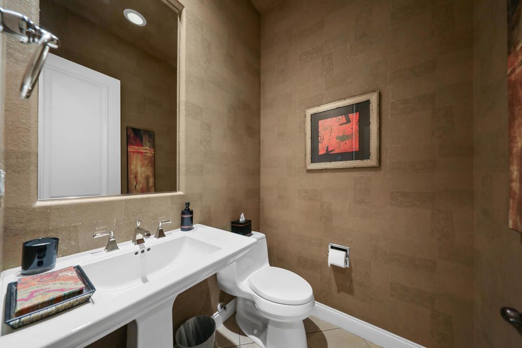 listing image 130721303822561410268
