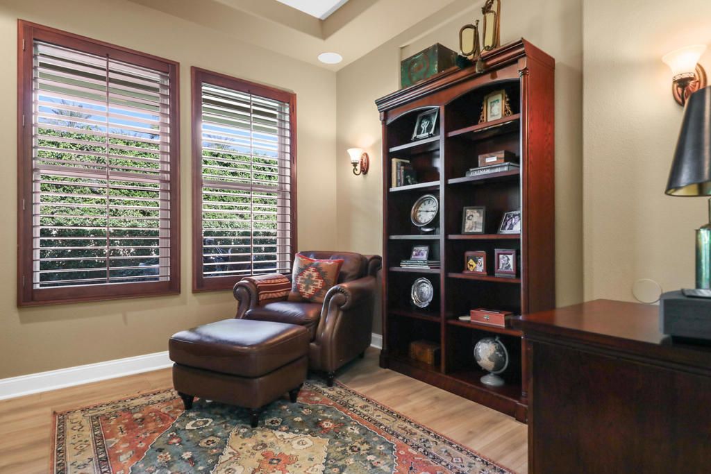 listing image 130722929370936242853
