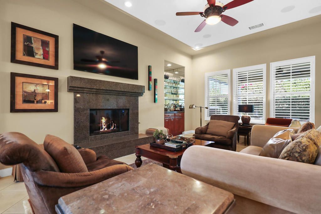 listing image 130724342801024130170