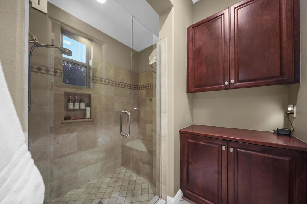 listing image 130723948574312016597