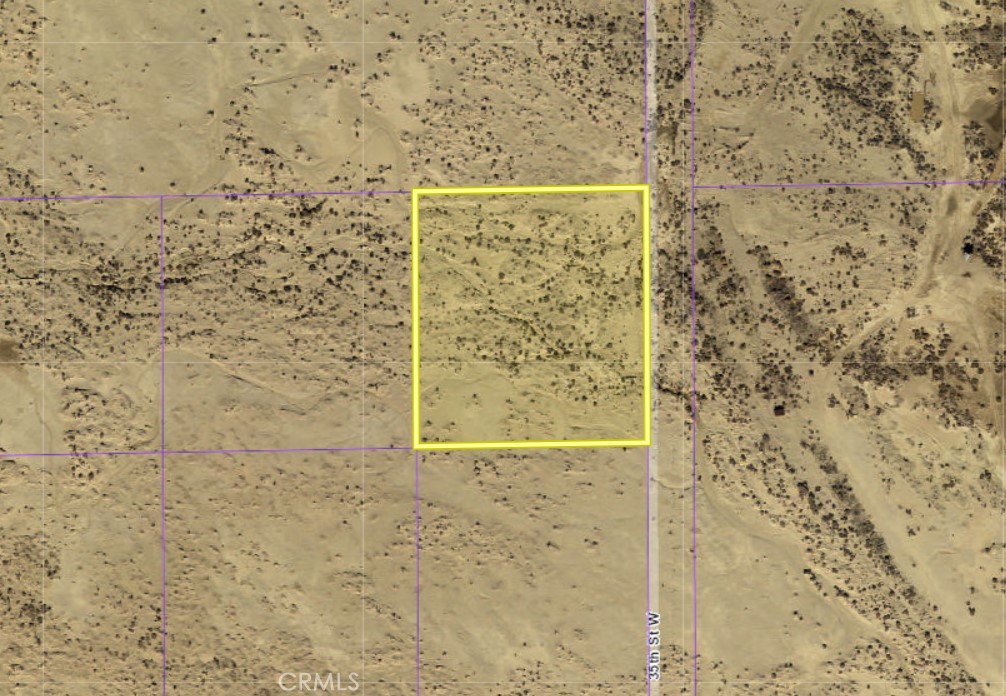 Wonderful property with lots of potential. Freeway access off of Avenue A and less than 10 miles from downtown Rosamond.