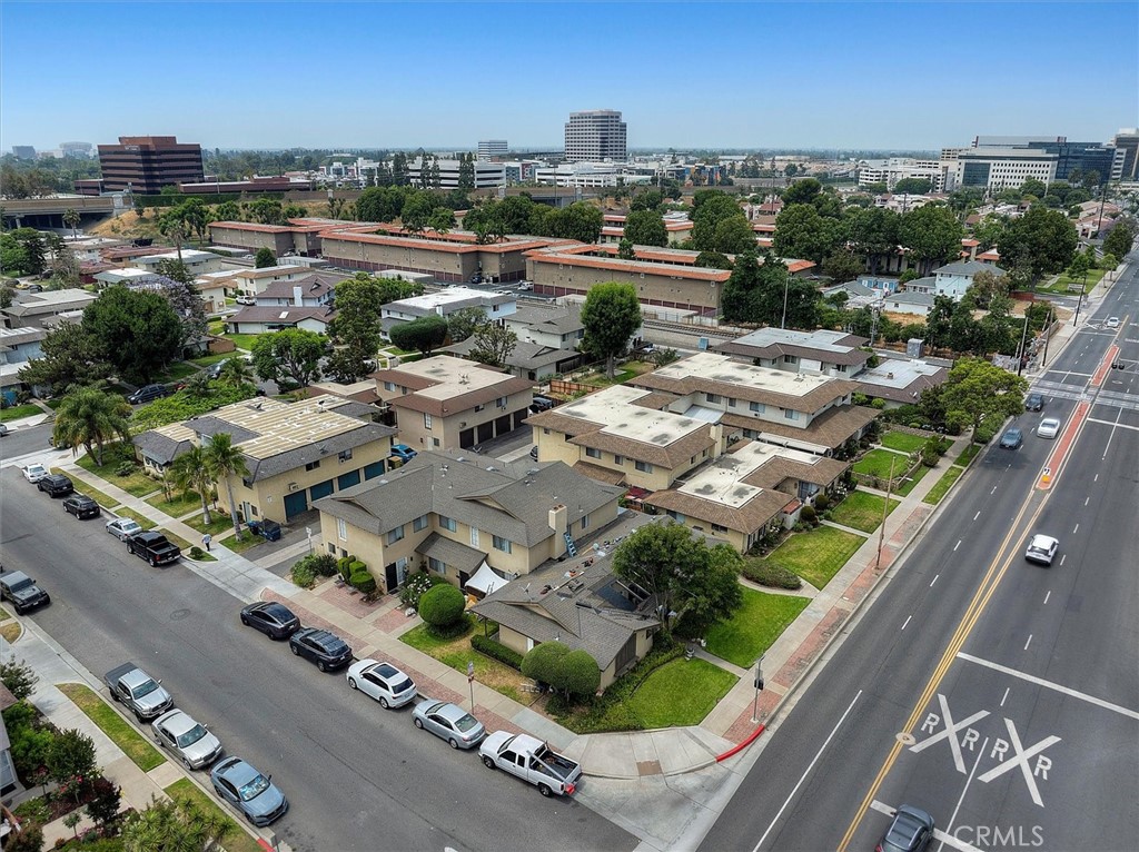 408 W La Veta Avenue