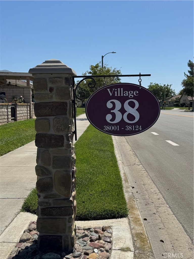 38011 Village 38