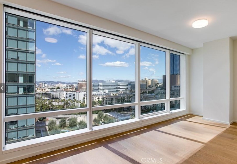 Experience Stylish Urban Living in a High-Rise Condo in Downtown LA!
Enjoy the best of city life with this stunning studio condo located on the 17th floor of a modern high-rise in the heart of Downtown Los Angeles. With 533 square feet of well-designed space, this bright unit offers great natural light and beautiful views.
The building provides 24-hour security for your peace of mind, along with luxury hotel-style amenities including a swimming pool, spa/hot tub, fitness center, and BBQ area.
Ideally situated just minutes from top entertainment and shopping destinations such as Crypto.com Arena, Microsoft Theater, and Target, you'll have easy access to the vibrant lifestyle Downtown LA has to offer.
Gas, water, and trash services are included in the rent for added convenience.