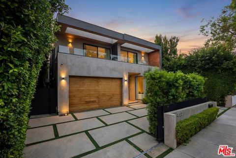 Photo of 853 N Curson Avenue, Los Angeles, CA 90046 (MLS # 26670657)