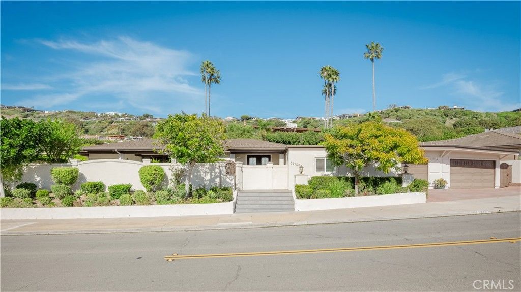 Photo of 32702 Seven Seas Dr, Dana Point, CA 92629 (MLS # LG26049370)