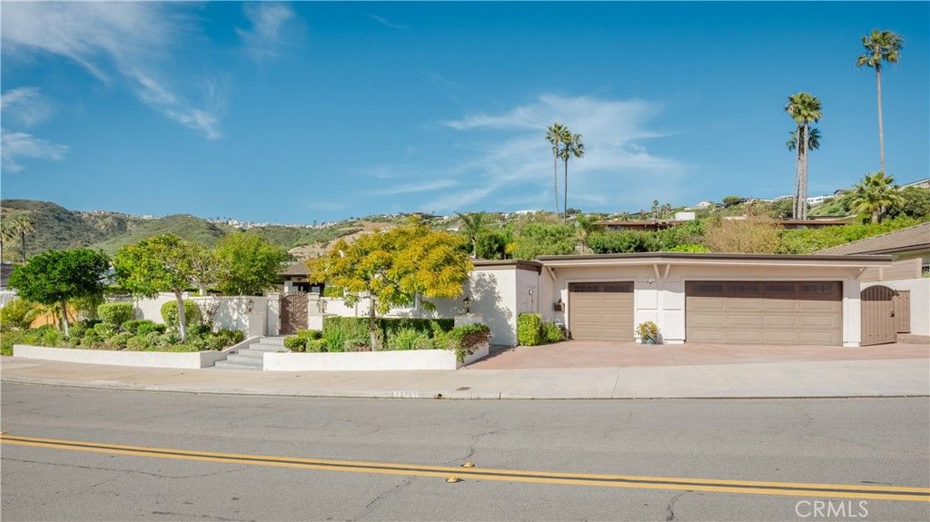 Photo of 32702 Seven Seas Dr, Dana Point, CA 92629 (MLS # LG26049370)