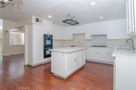Photo of 24371 Crestview Drive, Newhall, CA 91321 (MLS # SR26140237)