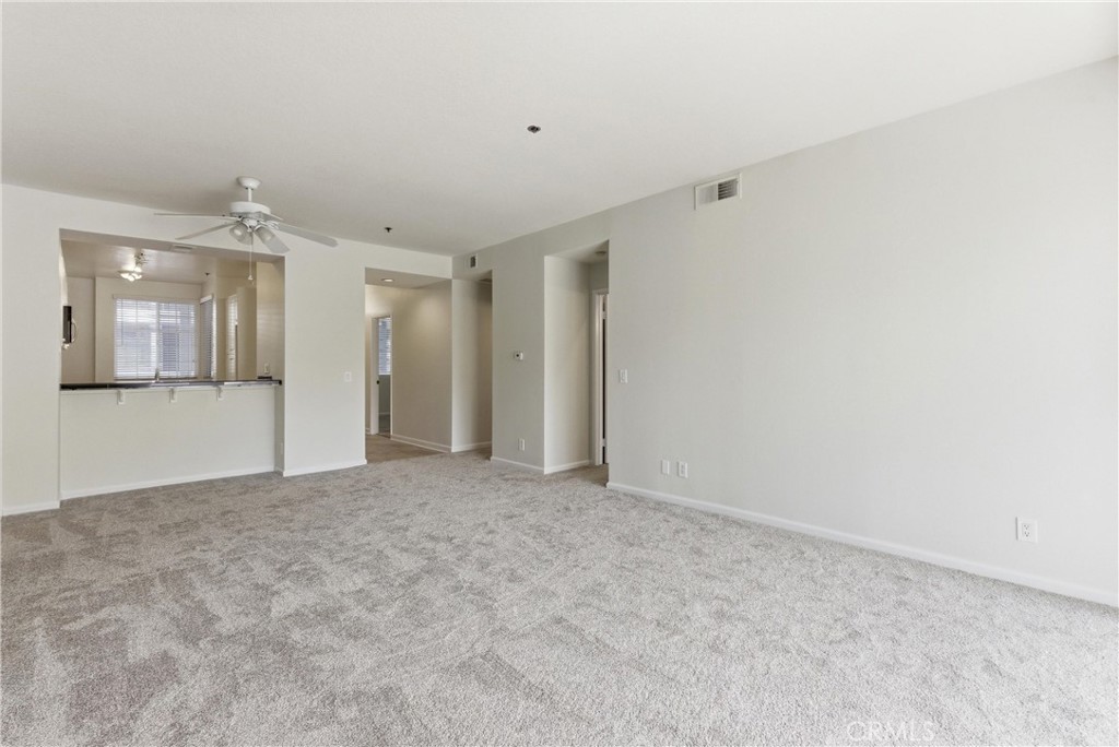 20301 Bluffside D-201