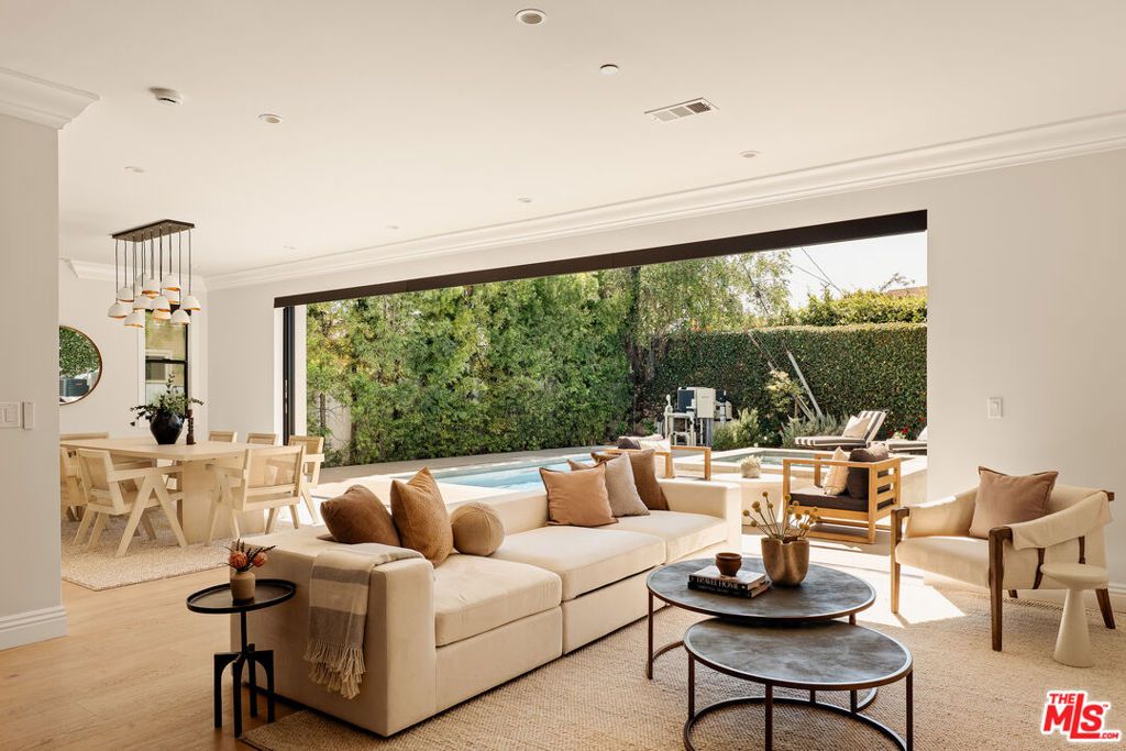 Photo of 8109 Mcconnell Avenue, Los Angeles, CA 90045 (MLS # 26669481)