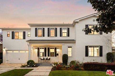 Photo of 8109 Mcconnell Avenue, Los Angeles, CA 90045 (MLS # 26669481)