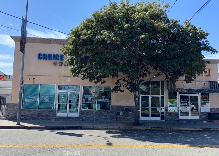 Great medical office built in 2007 for lease in a prime location of Chinatown! High foot traffic, Shell condition, unit B (middle one), it has one restroom. Central A/C unit. Convenient location, close to city hall, shopping, restaurants and transportation. Great for doctor office or clinic, pharmacy store, acupuncture, and other professional medical use. Please check with the city and verify!

For Lease at $1250/month.