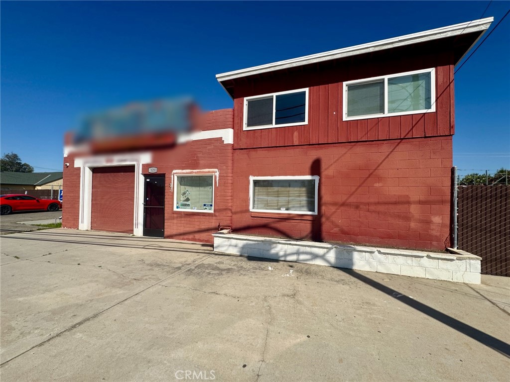 1217 E Yosemite