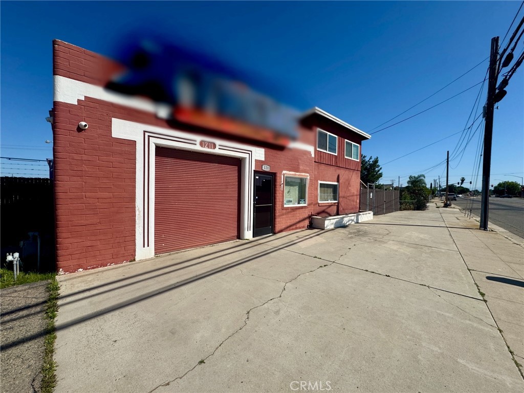 1217 E Yosemite
