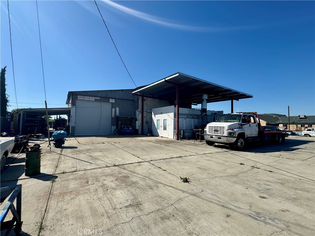 1217 E Yosemite