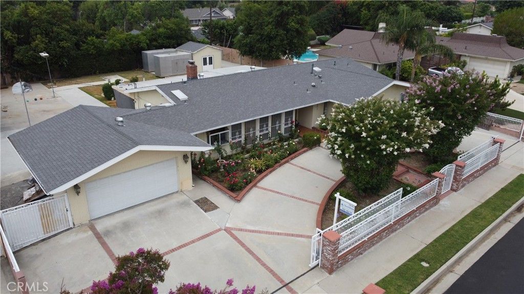 Photo of 19128 Prairie Street, Northridge, CA 91324 (MLS # SR25157715)