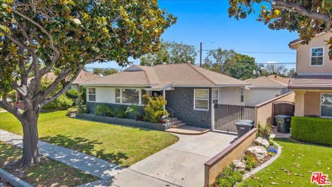 Photo of 4648 Adenmoor Avenue, Lakewood, CA 90713 (MLS # 26844395)
