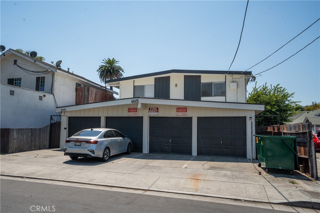 615 Cerritos Avenue