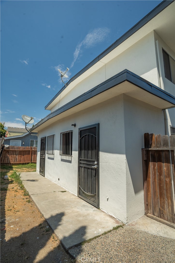 615 Cerritos Avenue