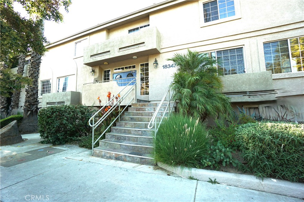 18347 Saticoy Street 33