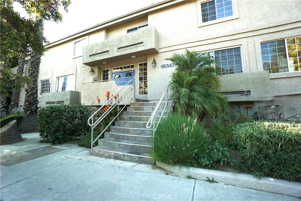 18347 Saticoy Street 33