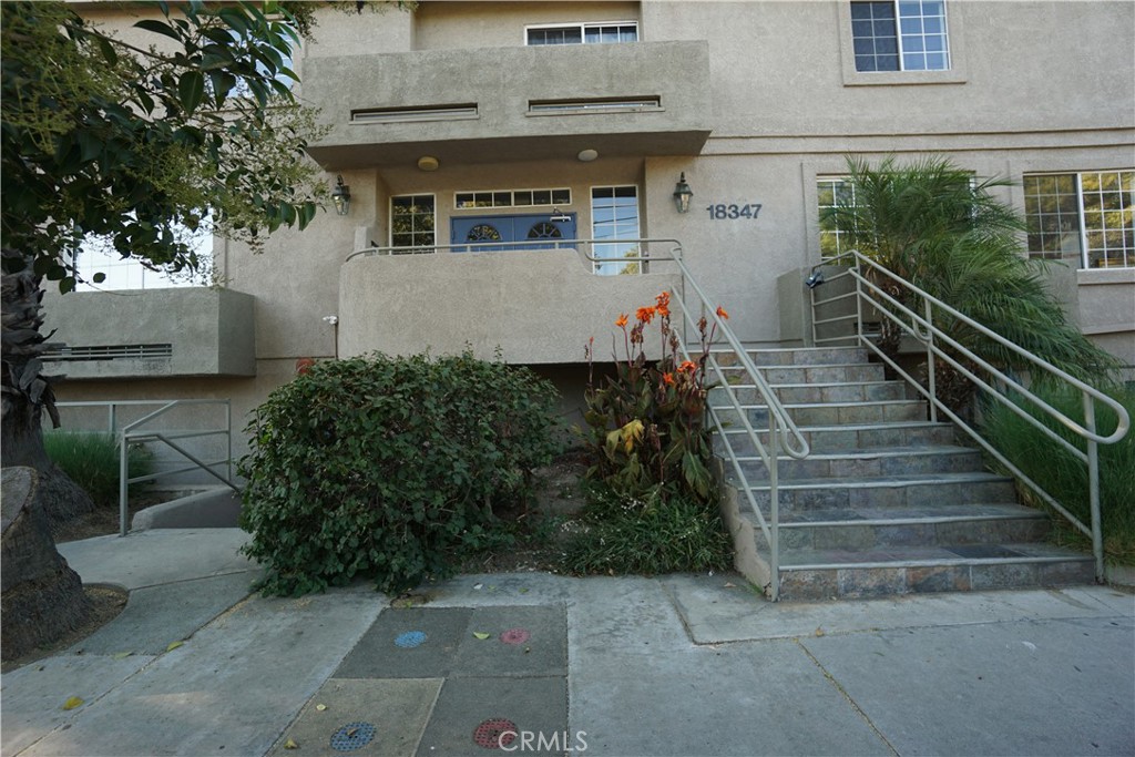18347 Saticoy Street 33