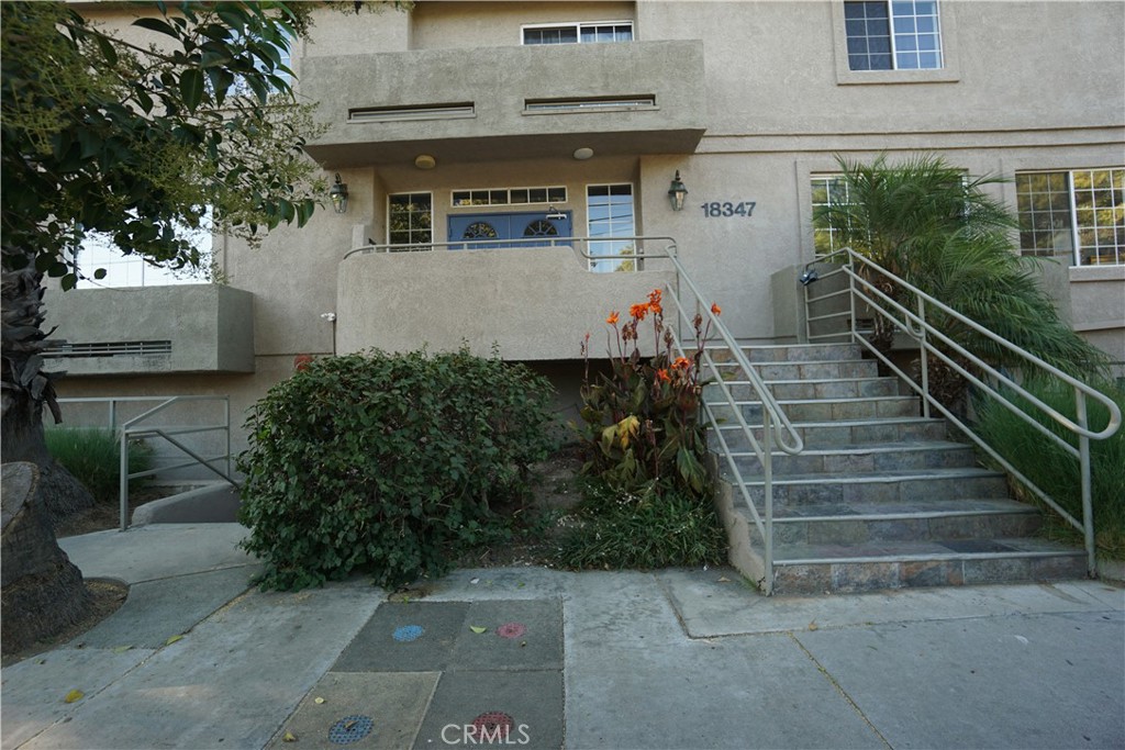 18347 Saticoy Street 33