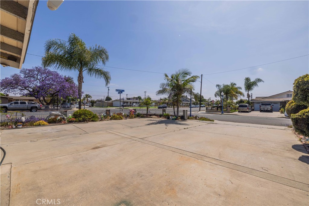 7911 Orangewood Avenue