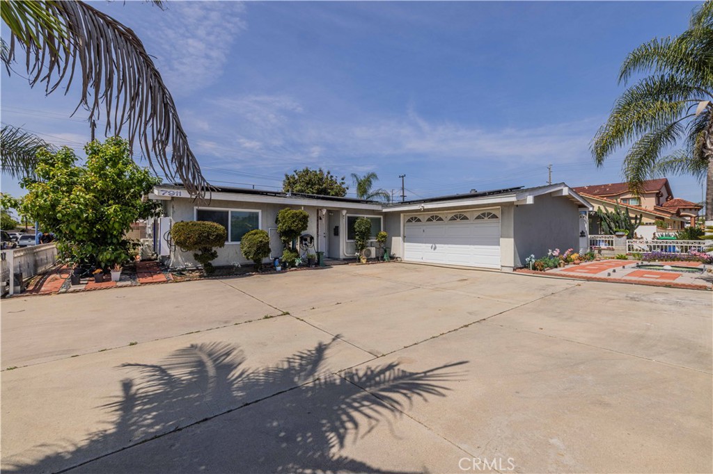 7911 Orangewood Avenue