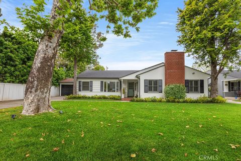 Photo of 2450 Bonnie Brae, Santa Ana, CA 92706 (MLS # PW26106034)