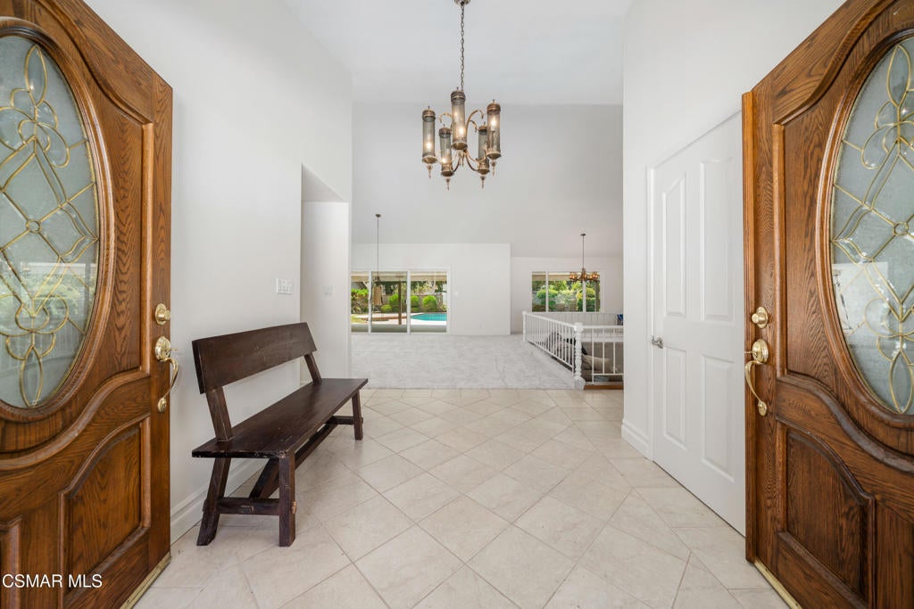 587 Calle Sequoia