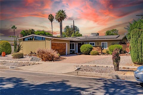Photo of 17349 Hartland Street, Lake Balboa, CA 91406 (MLS # SR26113936)