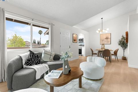 Photo of 114 Hackamore Ln Ln, Fremont, CA 94539 (MLS # 41111081)