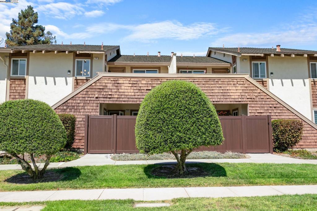 Look No Further! Perfect for first-time buyers or investors. Remodeled 2BD/2BA top-floor condo in Fremont’s highly desirable Warm Springs community.Walking distance to James Leitch Elementary and Warm Springs Elementary, and close to Irvington High School (GreatSchools 10/10). Soaring ceilings, open floor plan, and water-resistant SPC flooring throughout. Fully updated kitchen, spacious primary suite with en-suite bath, second bedroom with high ceilings, in-unit washer/dryer, central heating & AC, and private porch. Dedicated carport and storage included. HOA covers trash and water. Convenient access to Auto-mall, Ranch 99, Osaka shopping mall, dining, community park and recreation, Fremont BART, and major tech hubs via I-880 & I-680. Move-in ready—live comfortably, conveniently, and stylishly. Sat&Sun 9/13,9/14 1-4PM.