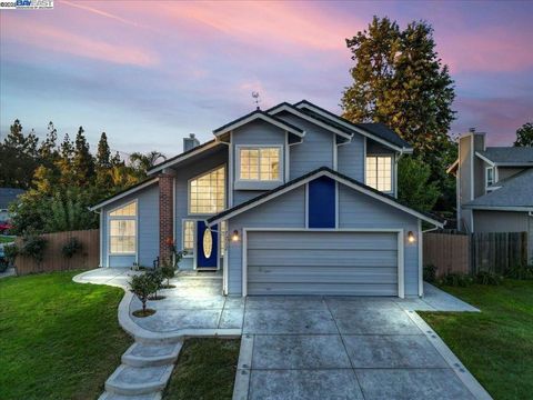Photo of 7212 Tiant Way Way, Elk Grove, CA 95758 (MLS # 41116892)