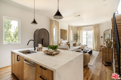 Photo of 4460 Maplewood Avenue #1/4, Los Angeles, CA 90004 (MLS # 26841371)