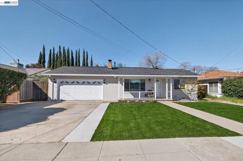 Photo of 843 Jensen St St, Livermore, CA 94550 (MLS # 41123969)