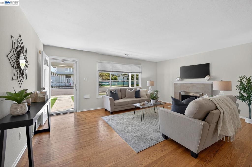 Photo of 843 843 Jensen St St, Livermore, CA 94550 (MLS # 41123969)