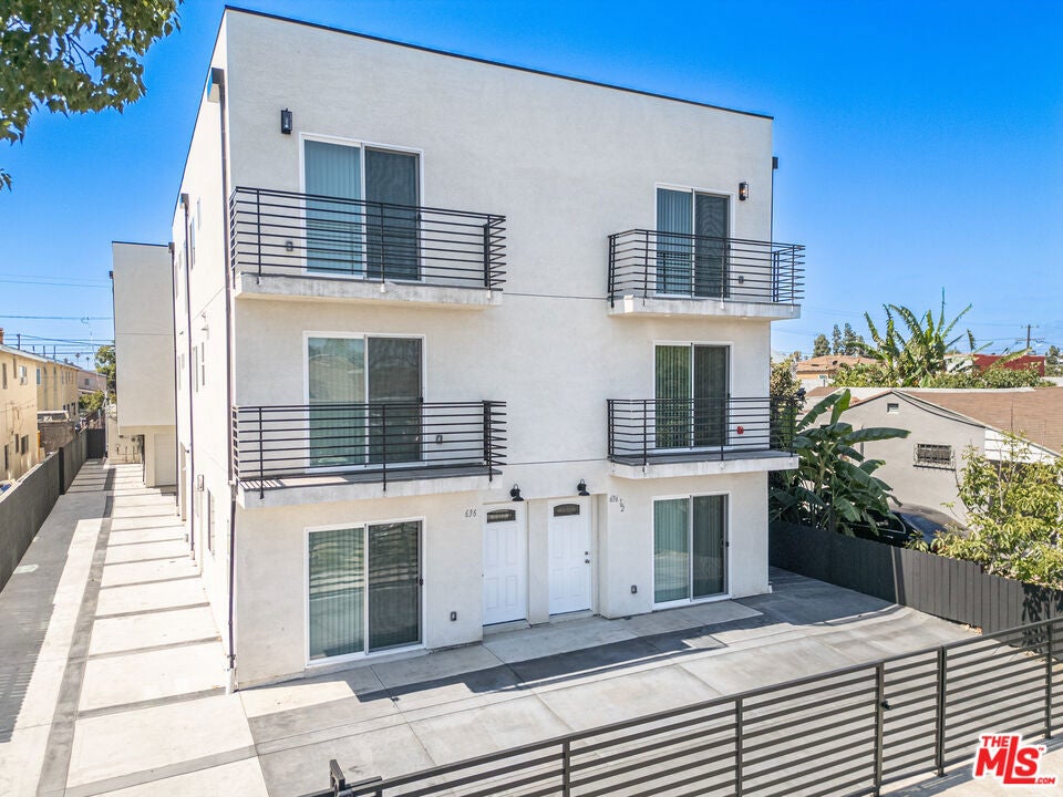 636 W 76th Street