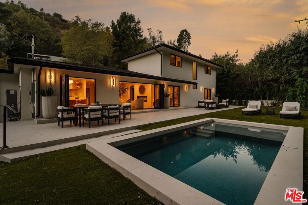 1902 Roscomare Road